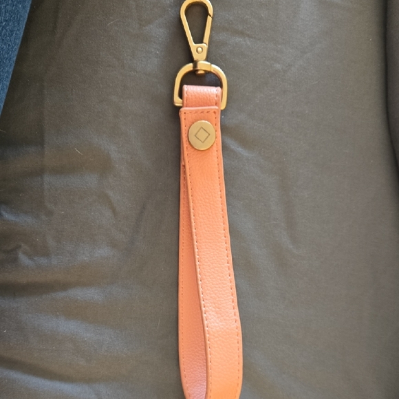 Thirty-One Coral Key & Card Holder with Gold Clasp - Picture 1 of 1